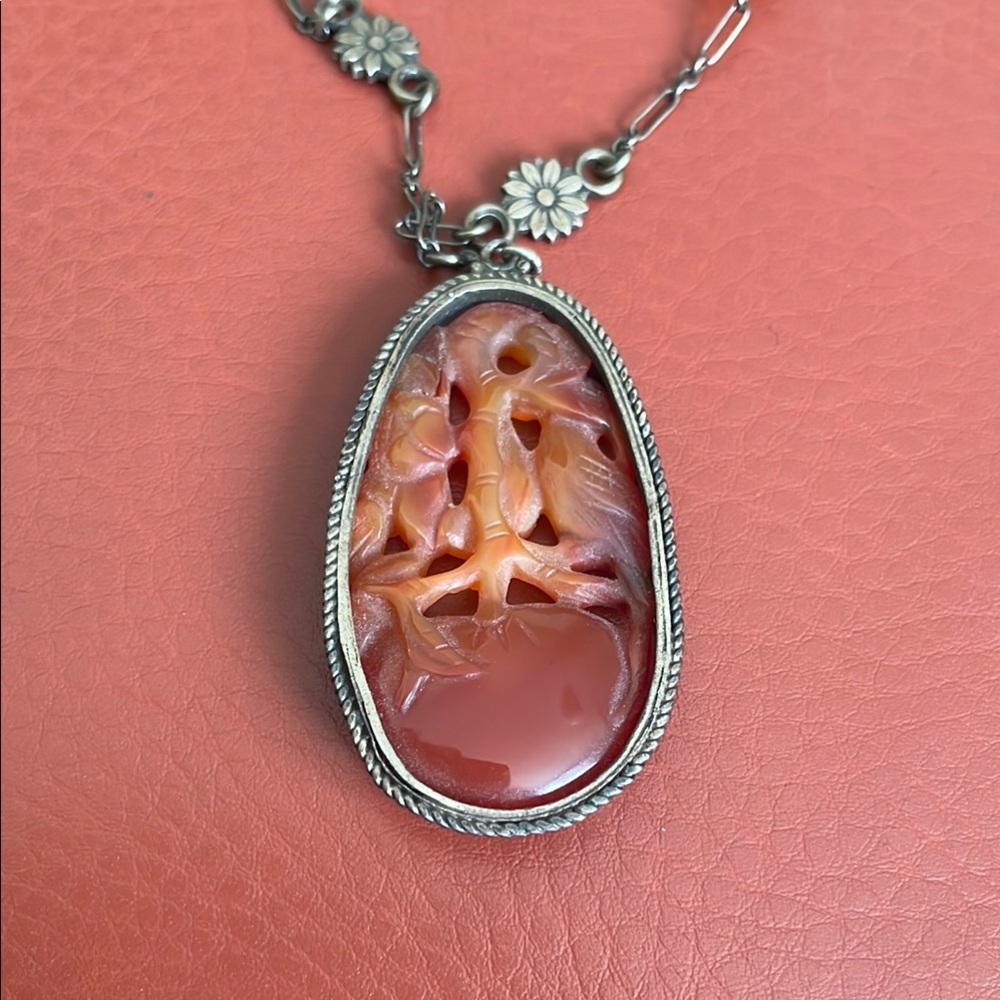 Elegant Brown Pendant Necklace - Picture 3 of 4